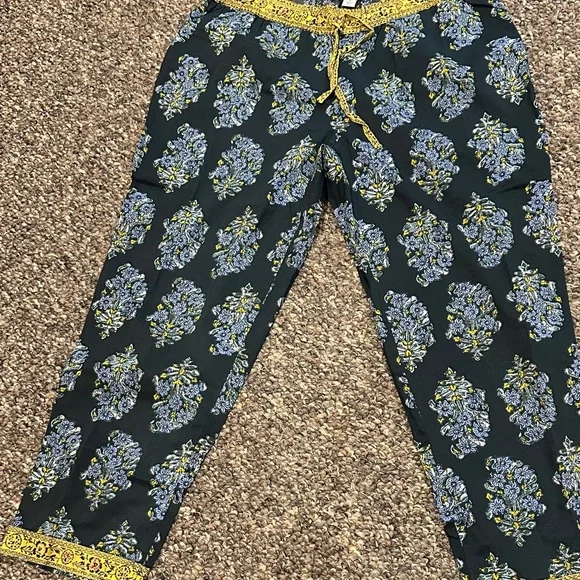 Sundance Midnight Blue Leia Floral Cropped Pants with Yellow Trim - Picture 4 of 4